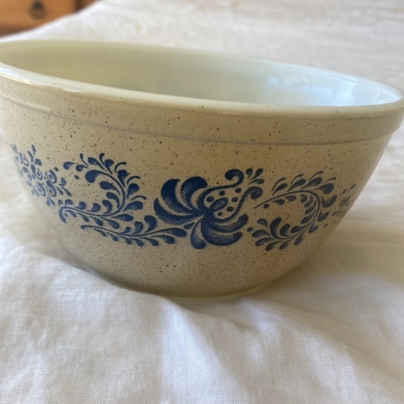 Vintage Pyrex style number 402  1.5 Quart Speckled Tan and Blue Homestead - Picture 2 of 5
